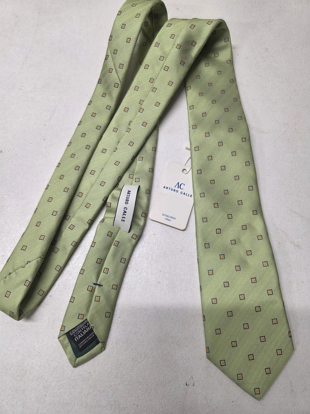 Arturo Calle Men's Green Geometric Necktie Italian Fabric New With Tags